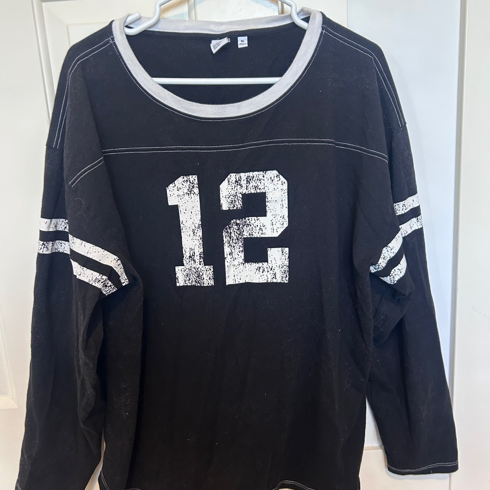 TNA long sleeve tshirt XL